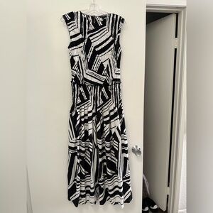 Banana republic Blk/wht Geo print maxi  smocked top and waist for great fit